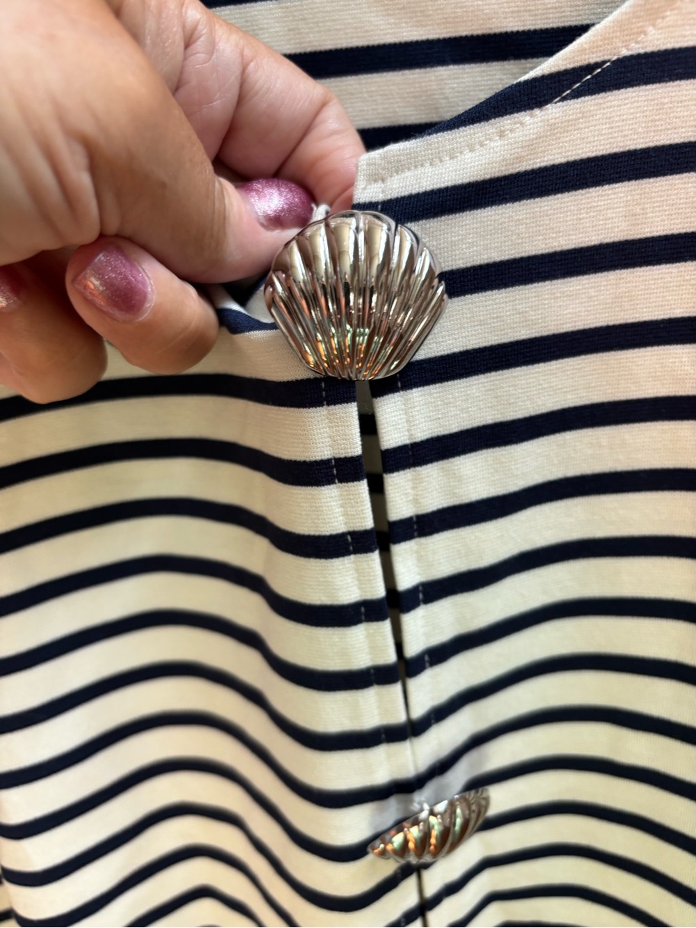 Navy & Cream Striped Sleeveless Metal Sea Shell Button-Front Top, Size XL, NWOT - Picture 3 of 6